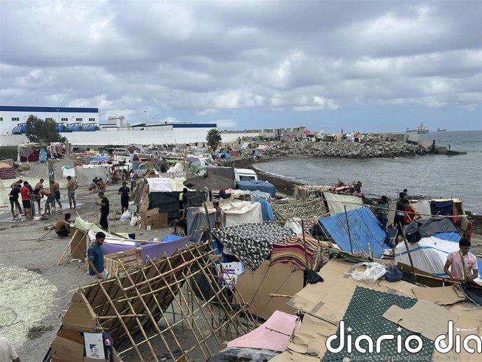 Más de 100 chabolas ocupan la playa de Benítez de Ceuta junto al Trampolín y la planta desalinizadora