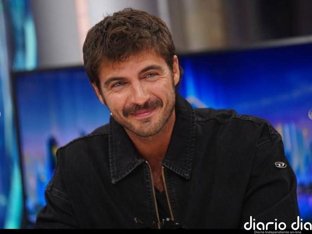 Maxi Iglesias, su confesión más personal: "Vivía en un piso de 50 metros con 3 perros y sin habitación"