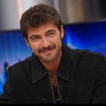 Maxi Iglesias, su confesión más personal: "Vivía en un piso de 50 metros con 3 perros y sin habitación"