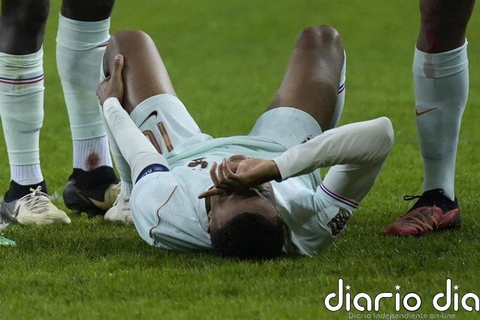 Mbappé sufre una lesión tendinosa en la rodilla izquierda y abandona la concentración de Francia