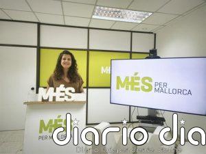 MÉS propone implantar un sistema de préstamo y reutilización de material escolar para reducir gastos a las familias