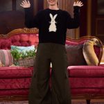 Michelle Jenner arrasa en 'La Revuelta' con los pantalones palazzo anchos que querrás llevar esta temporada