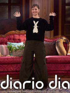 Michelle Jenner arrasa en 'La Revuelta' con los pantalones palazzo anchos que querrás llevar esta temporada