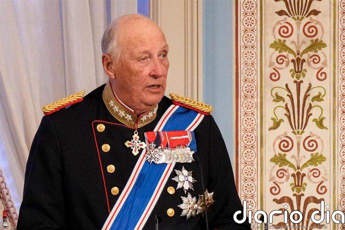 Miles de personas participan en Oslo en el funeral del rey Harald V de Noruega
