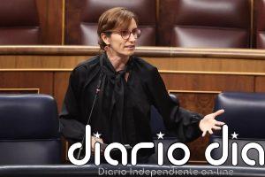 Mónica García considera "un poco raro" hacer una huelga de médicos nacional sobre competencias "autonómicas"