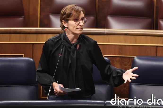 Mónica García considera "un poco raro" hacer una huelga de médicos nacional sobre competencias "autonómicas"