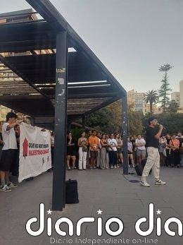 Movilización en Alicante llama a "conquistar la dignidad arrebatada por especulación" tras el desahucio de Maricarmen Imagen de la concentración