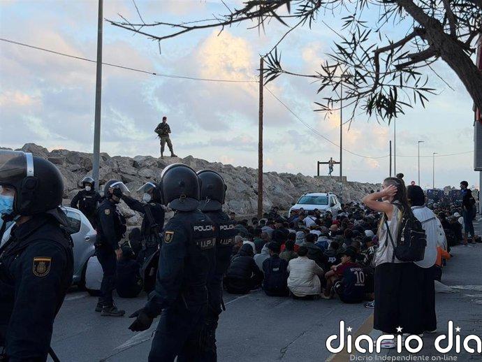 Movimiento Sumar critica las cargas policiales contra migrantes durante el traslado al Puerto de Ceuta