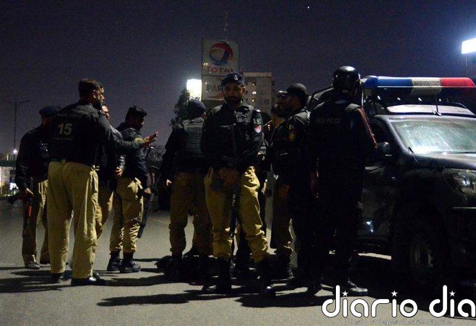 Mueren tiroteados dos policías desplegados para proteger a un equipo de vacunación contra la polio en Pakistán