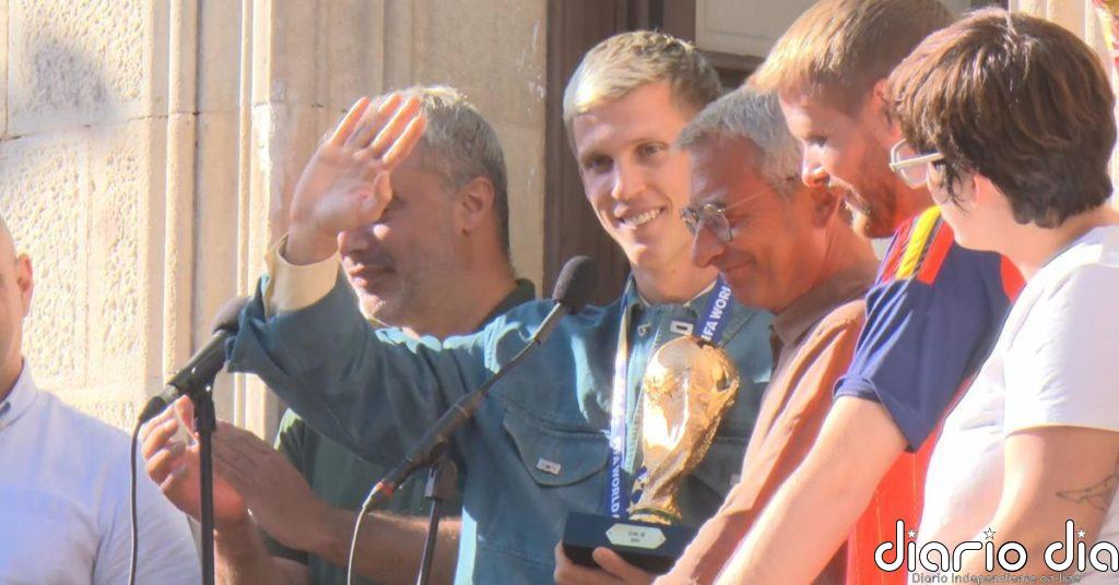 Multitudinario homenaje a Dani Olmo en Terrassa