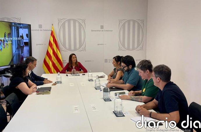 Niubó se reúne con los sindicatos que impulsan la huelga del primer día de curso escolar