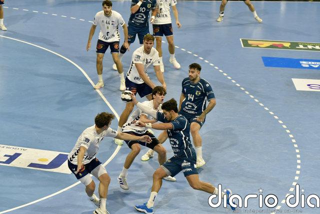 Pablo Urdangarin arranca la temporada de balonmano con una victoria y el apoyo incondicional de Johanna Zott