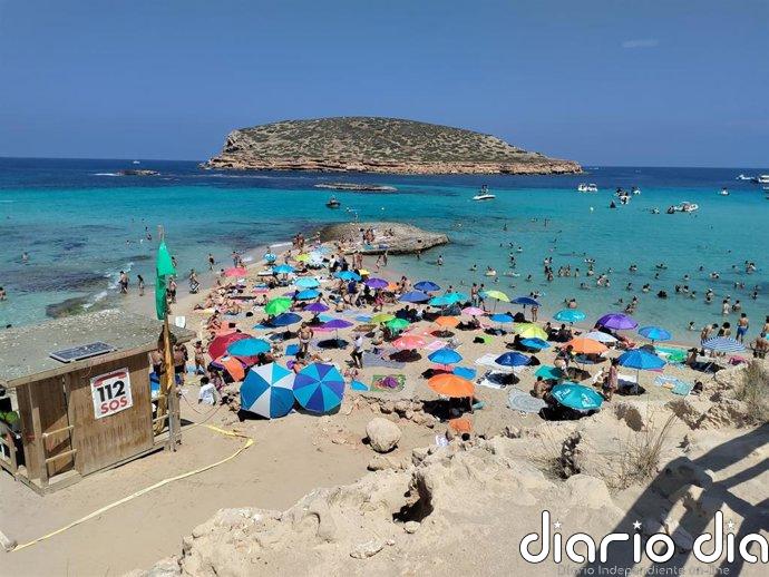 Platges de Comte (Eivissa) alcanzó este verano casi tres veces su capacidad de carga física estimada