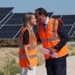 Puente y Aagesen visitan el parque fotovoltaico de Madrid-Barajas, que avanza hacia su desarrollo completo