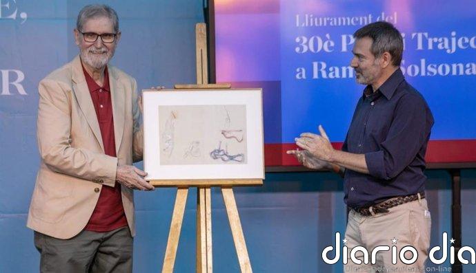 Ramon Solsona recibe el 30 Premi Trajectòria de la Setmana del Llibre en Català