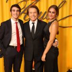 Raphael, arropado por toda su familia en la première de 'Aquel', su esperadísimo biopic