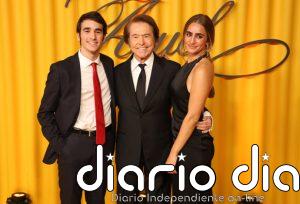 Raphael, arropado por toda su familia en la première de 'Aquel', su esperadísimo biopic