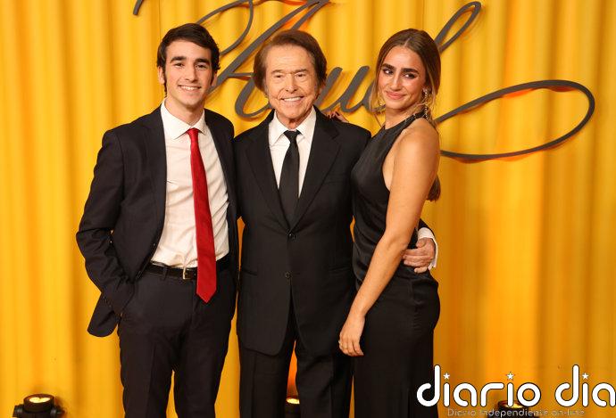 Raphael, arropado por toda su familia en la première de 'Aquel', su esperadísimo biopic