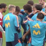 Recibimiento cariñoso a Le Normand en el entrenamiento de la selección