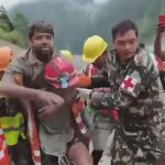 Rescatan con vida a dos de los trabajadores atrapados en los túneles de una central hidroeléctrica de Nepal