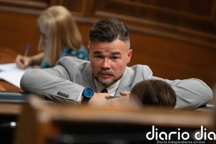 Rufián ve una "cutrez" la lista de periodistas de Interior y desliza que "la buena es la del CNI"