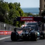 Russell gana en Bakú ante Red Bull en un mal día de Alonso y con Sainz en los puntos