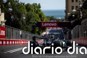 Russell gana en Bakú ante Red Bull en un mal día de Alonso y con Sainz en los puntos