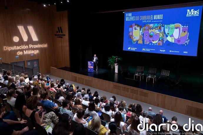 Salado destaca en Málaga la "visión para dar solución problemas de la sociedad" en foro 'Mujeres que Cambian el Mundo'