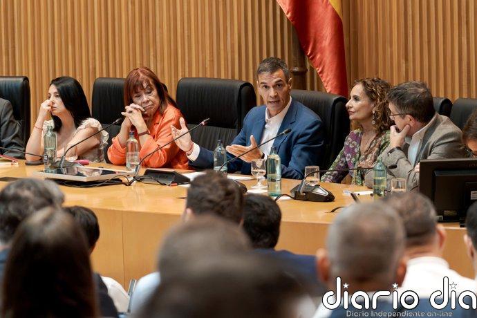 Sánchez pide a los suyos "vaciarse" para "consolidar" los avances sociales: Y en 2027, "otros cuatro años más"
