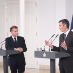 Sánchez se disculpa ante Macron por el rechazo del Tratado de Amistad por el PP, al que acusa de "ideologizar"