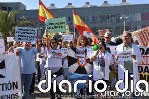 Sanitarios y pacientes de Ceuta piden la dimisión "inmediata" de Mónica García ante el "colapso" asistencial