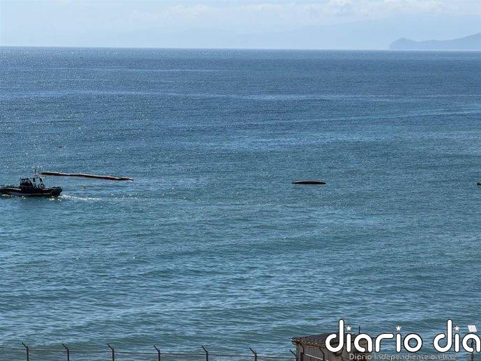Se desinfla buena parte de la boya neumática en la frontera marítima del Tarajal en Ceuta