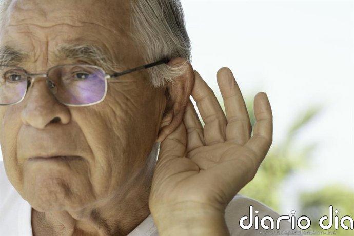 SEORL-CCC recuerda el vínculo entre hipoacusia y demencia y pide un programa de cribado auditivo para mayores de 60 años