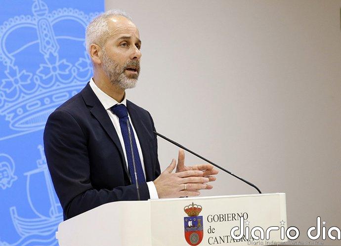 Silva asegura que en Cantabria hay más docentes que cuando llegó al Gobierno pese a contar con 7.000 alumnos menos