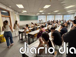 Sindicatos critican el "desastre" del inicio de las oposiciones a maestros y piden explicaciones por los retrasos