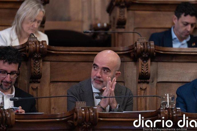 Sirera (PP) acusa a Junts de "hacer de muleta de la izquierda" con el impuesto a los cruceristas