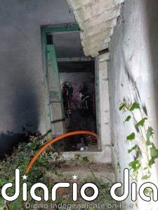 Sofocado un incendio en una vivienda abandonada de Laredo
