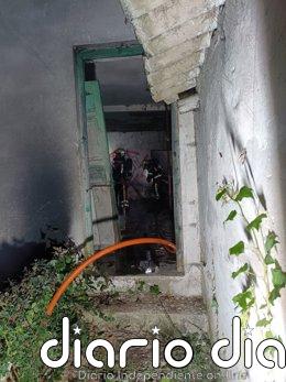 Sofocado un incendio en una vivienda abandonada de Laredo