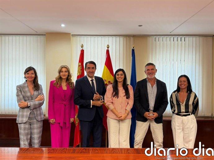 Suárez-Quiñones informa a ATA sobre las ayudas del 'Kit de autónomos' y garantiza "diálogo y colaboración"