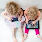 Supervisión y acompañamiento, consejos del Gobierno para un uso de pantallas responsable y equilibrado entre los niños