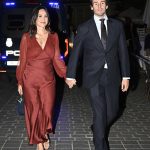 Tamara Falcó, su momento 'tierra trágame' en la ópera. 'Pierde' un zapato y la confunden con Chabeli Iglesias