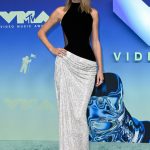 Taylor Swift se corona en los MTV VMAs 2026 con un deslumbrante vestido joya