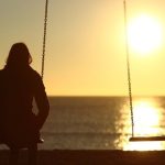 ¿Te sientes solo o aislado? Podría costarte hasta 5,8 años de vida saludable