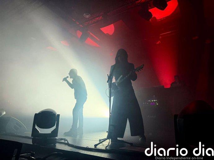 The Sisters of Mercy recorre cuatro décadas de música en su concierto en la Sala Auditorio Roig Arena