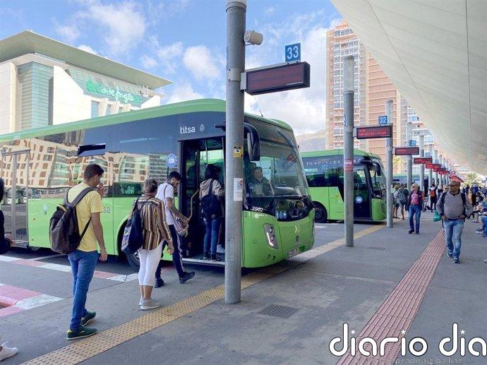 Titsa recupera el horario de invierno y adapta líneas y frecuencias a la vuelta de la actividad escolar