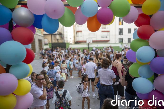 Tolón admite en el inicio del curso en Ceuta que "unos centros funcionan perfectamente, otros menos"