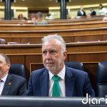 Torres acusa a Ceuta de "poner palos en la rueda" en el traslado de migrantes al puerto de la ciudad