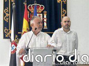 Torres traslada a unas vecinas de Ceuta que hará "todo lo posible" por desalojar las playas antes del 15 de octubre