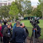Trump acusa a CNN y MSNOW de negarse a cubrir la llegada de Xi tras impedir el acceso a sus periodistas