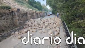 Un derrumbe del Palacio de los Hurtado de Mendoza de Almazán (Soria) corta la carretera entre Almazán y El Burgo